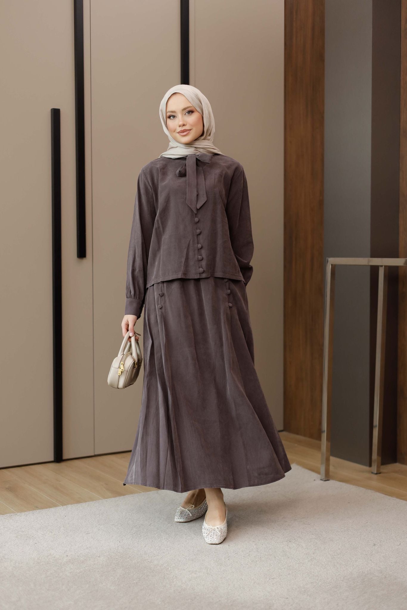 KAPLAMA DÜĞMELİ ETEKLİ TAKIM