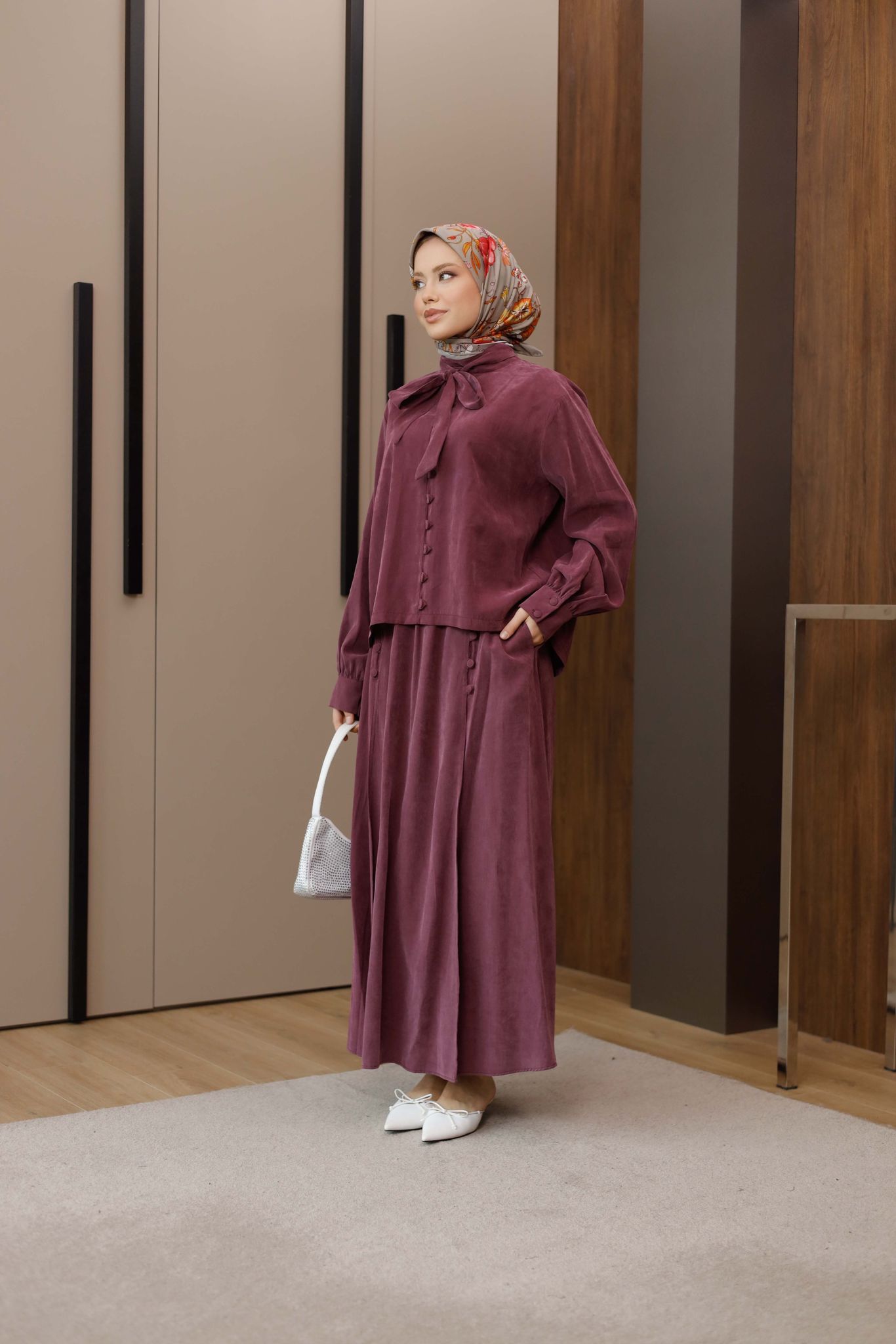 KAPLAMA DÜĞMELİ ETEKLİ TAKIM