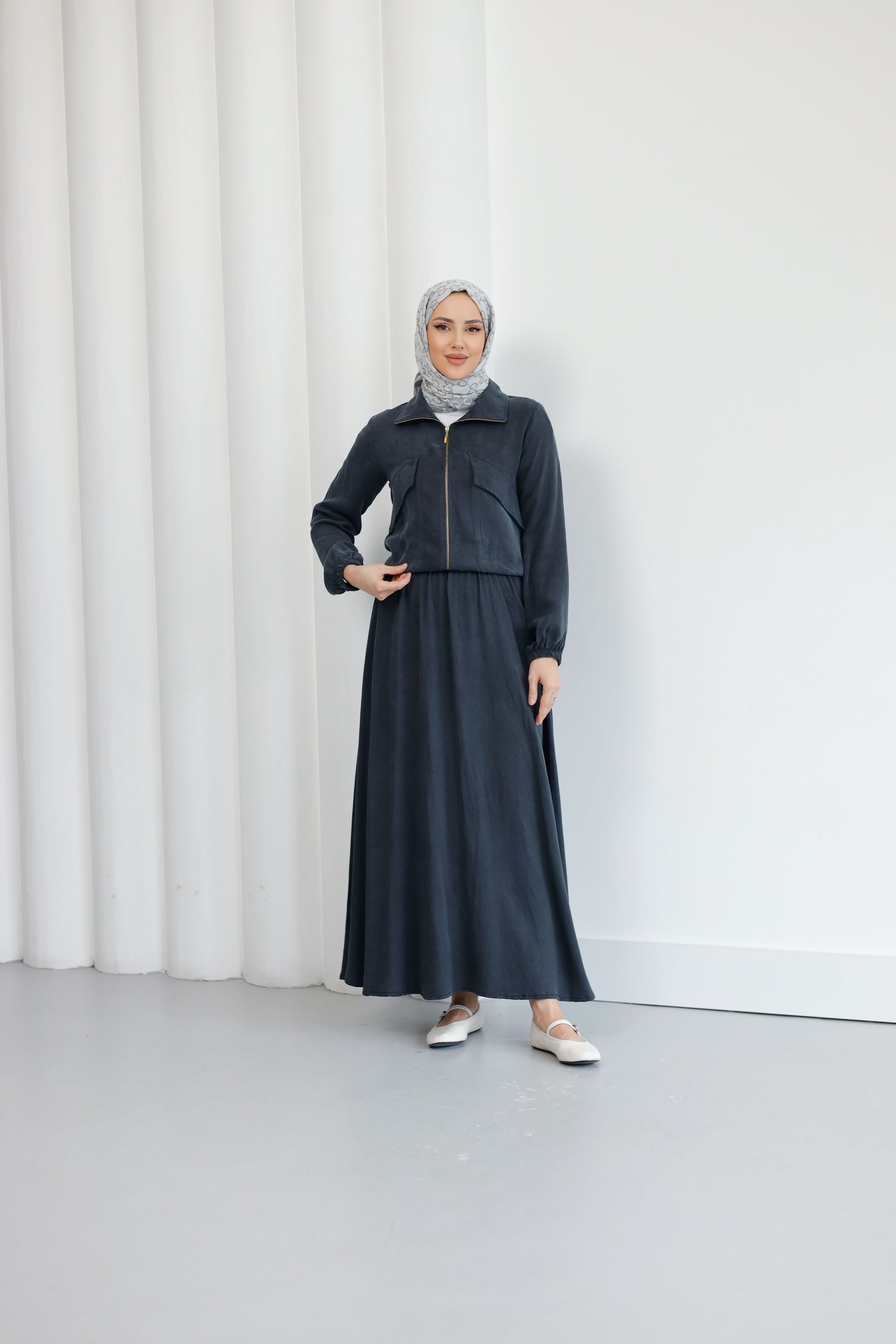 Organik Kumaş Ceket ve Etekli TakımOrganik Kumaş Ceket ve Etekli Takım – Doğal Şıklık ve Konforun Buluştuğu Zarif Tasarım! Doğallığı ve modern tasarımı bir araya getiren Organik Kumaş Ceket ve Etekli Takım, sofistike tarzı ve rahat kesimiyle günlük şıklığ