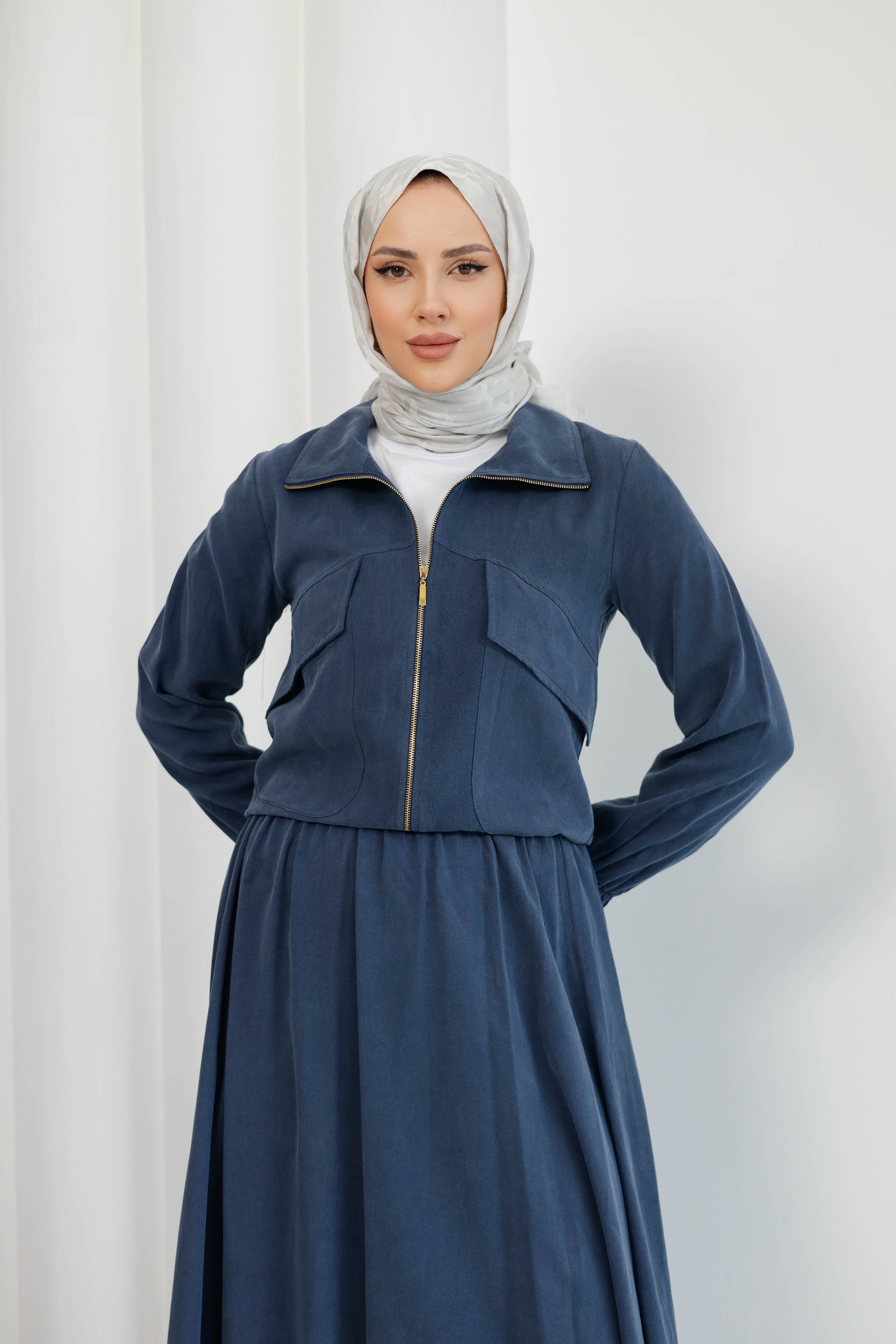 Organik Kumaş Ceket ve Etekli TakımOrganik Kumaş Ceket ve Etekli Takım – Doğal Şıklık ve Konforun Buluştuğu Zarif Tasarım! Doğallığı ve modern tasarımı bir araya getiren Organik Kumaş Ceket ve Etekli Takım, sofistike tarzı ve rahat kesimiyle günlük şıklığ