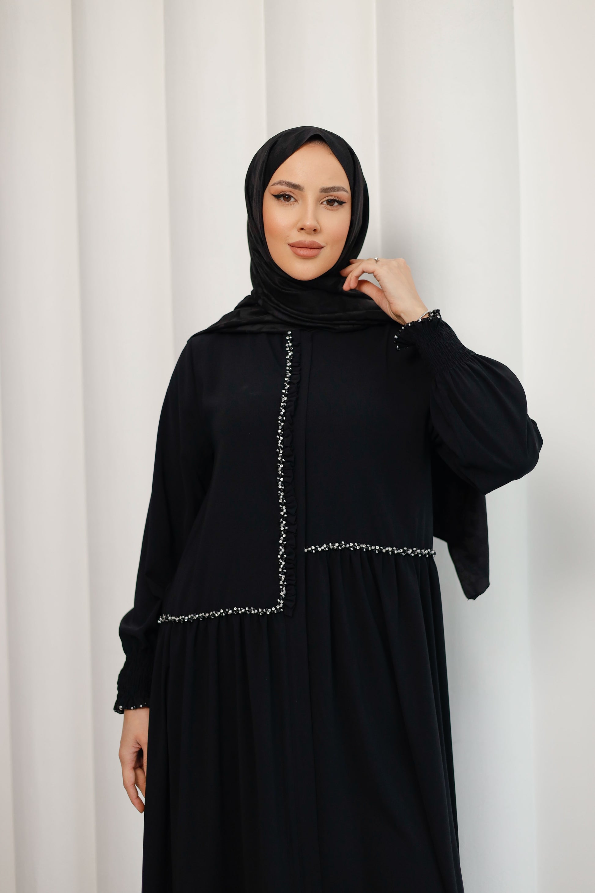Kristal Boncuk İşlemeli İthal Medine İpeği Feraceferace fiyat,Ferace Model,Ferace Modelleri,ferace modelleri 2025,ferace nueny prive,ferace satın al,genç ferace,genç model ferace,GÜNLÜK ŞIK FERACE,ithal medine ipeği ferace,İthal Medine İpeği Ferace,Kışlık