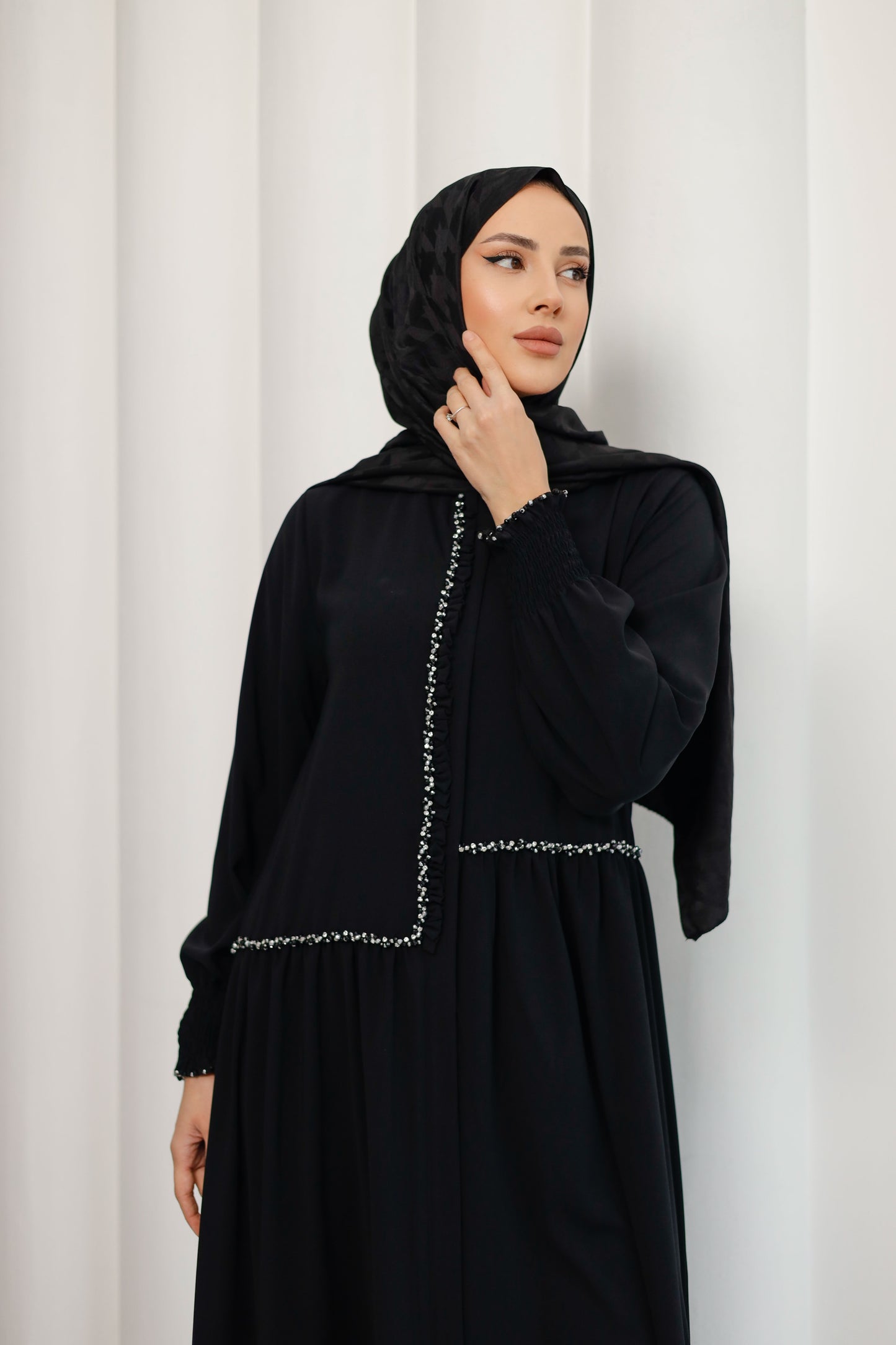 Kristal Boncuk İşlemeli İthal Medine İpeği Feraceferace fiyat,Ferace Model,Ferace Modelleri,ferace modelleri 2025,ferace nueny prive,ferace satın al,genç ferace,genç model ferace,GÜNLÜK ŞIK FERACE,ithal medine ipeği ferace,İthal Medine İpeği Ferace,Kışlık