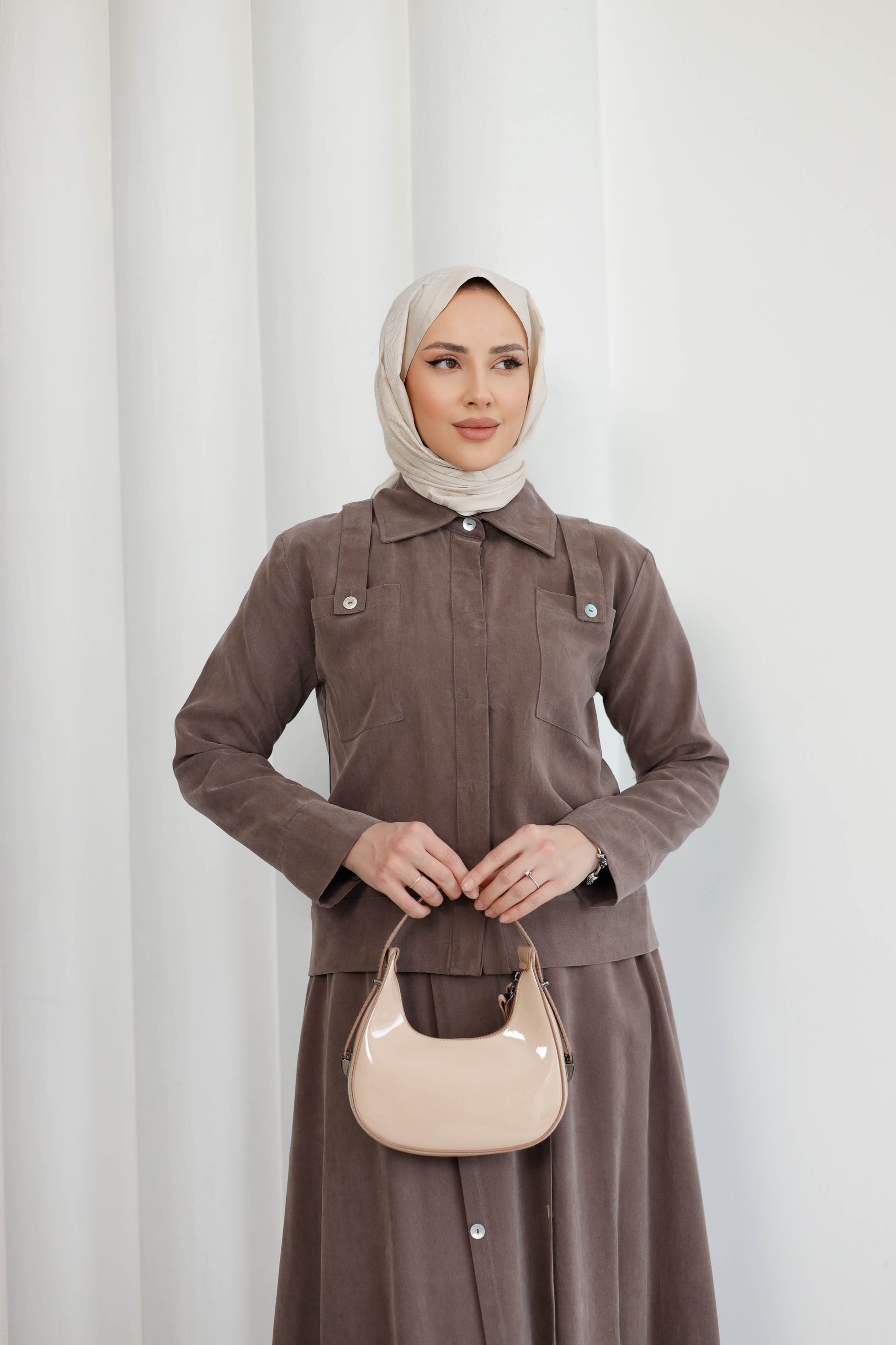 Organik Kumaş Sedef Düğmeli Etekli Takımceket tesettür ikili takım,ceket tesettür takım,Doğal Kumaş Kadın Takımı,etekli takım,Etekli Takım Tesettür Giyim,Genç Tesettür Giyim,Genç Tesettür giyim organik kumaş,Günlük Elbise Tesettür Giyim,Günlük Tesettür Gi