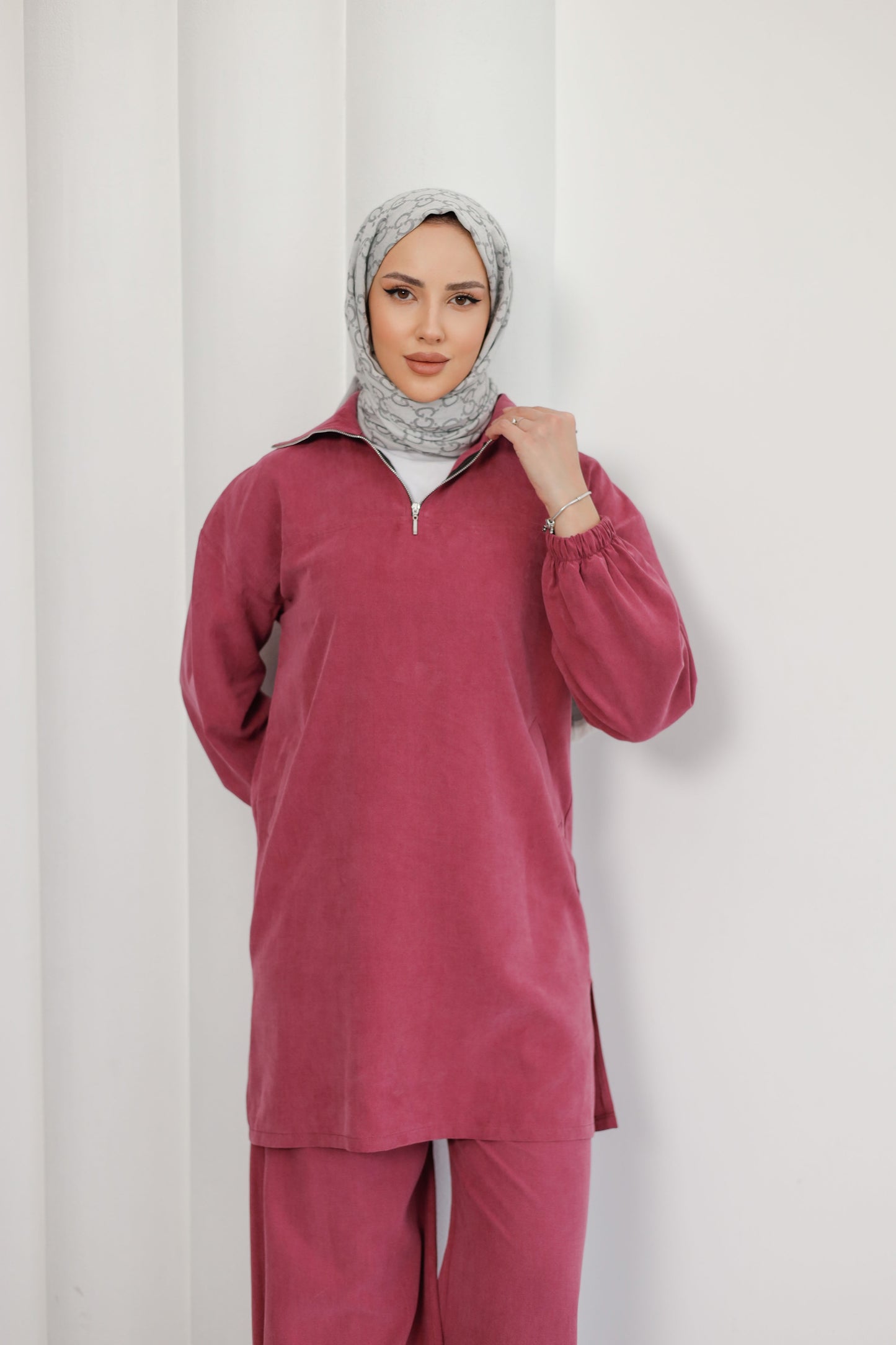 Bordo Organik Kumaş Pure Kupra TakımBordo Organik Kumaş Pure Kupra TakımOrganik Kumaş Pure Kupra Takım – Doğal, Şık ve Konforlu! %100 taşlanmış kupra kumaştan üretilen Organik Kumaş Pure Kupra Takım, hem şıklığı hem de rahatlığı bir araya getiriyor. Yükse