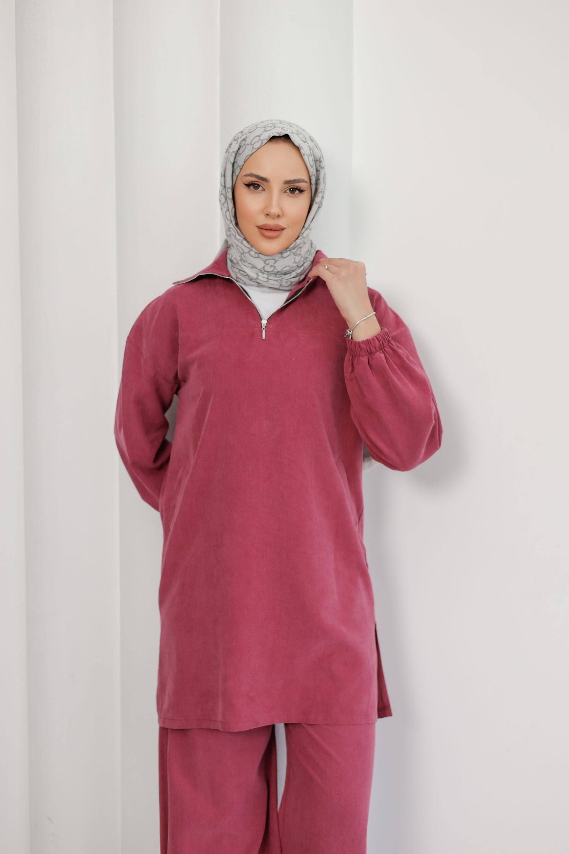 Bordo Organik Kumaş Pure Kupra TakımBordo Organik Kumaş Pure Kupra TakımOrganik Kumaş Pure Kupra Takım – Doğal, Şık ve Konforlu! %100 taşlanmış kupra kumaştan üretilen Organik Kumaş Pure Kupra Takım, hem şıklığı hem de rahatlığı bir araya getiriyor. Yükse