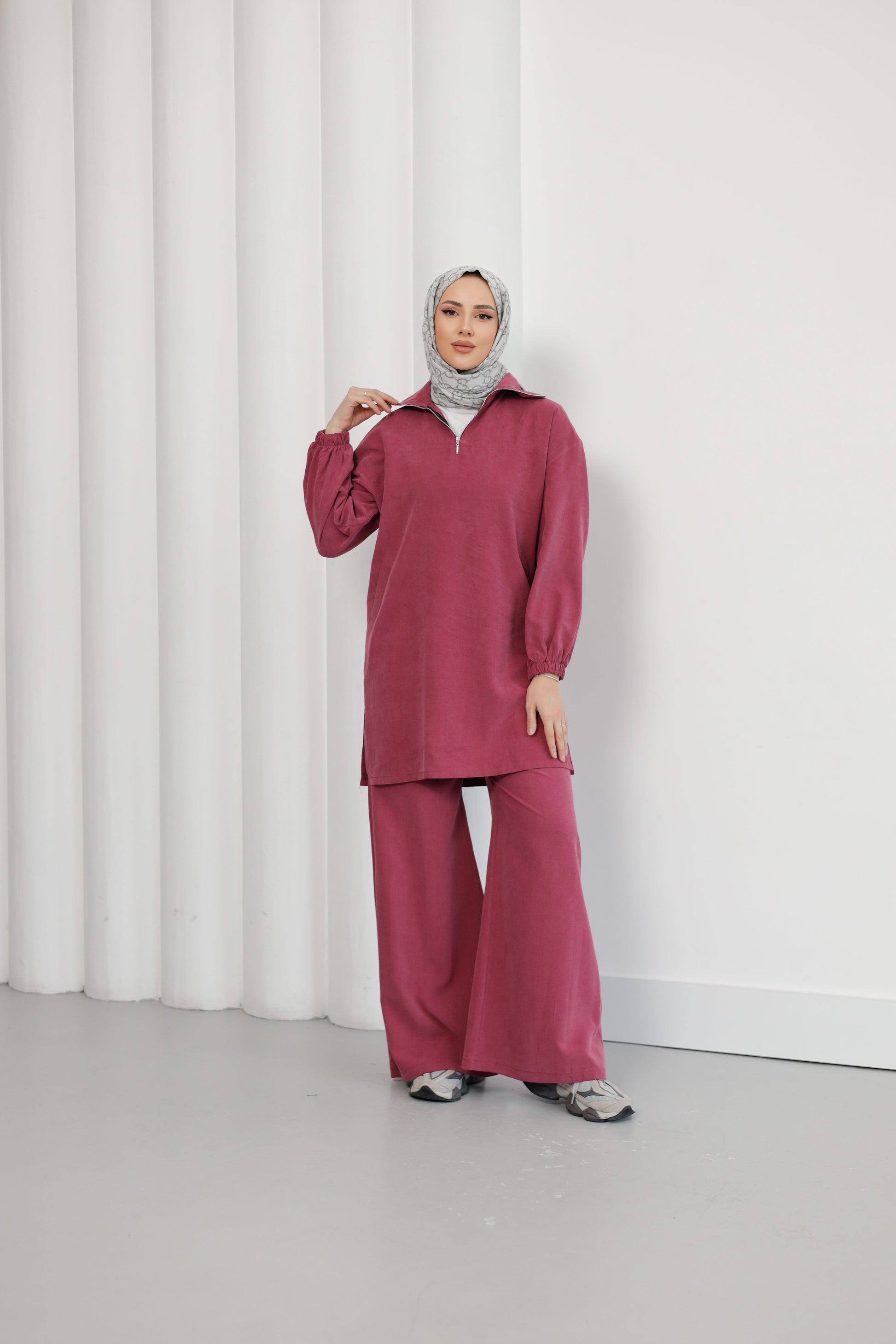 Bordo Organik Kumaş Pure Kupra TakımBordo Organik Kumaş Pure Kupra TakımOrganik Kumaş Pure Kupra Takım – Doğal, Şık ve Konforlu! %100 taşlanmış kupra kumaştan üretilen Organik Kumaş Pure Kupra Takım, hem şıklığı hem de rahatlığı bir araya getiriyor. Yükse