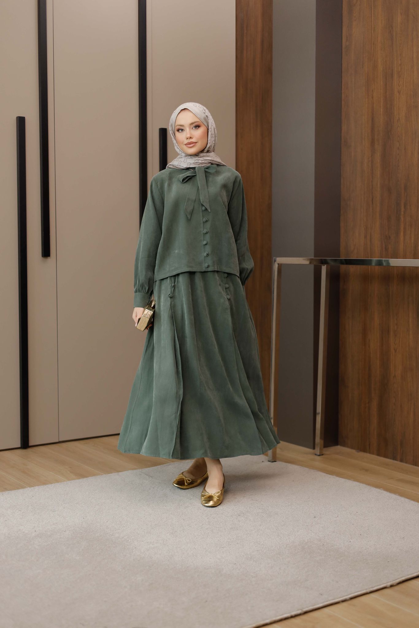 KAPLAMA DÜĞMELİ ETEKLİ TAKIM