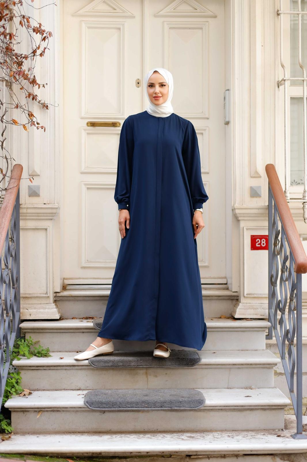 İthal Medine İpliği Omuz A Pile Fermuarlı FeraceŞıklığı ve zarafeti bir arada sunan İthal Medine İpliği Omuz A Pile Fermuarlı Ferace, modern tasarımı ve kaliteli işçiliğiyle dikkat çekiyor. Medine İpliği kumaşı, ince dokusu ve hafifliği ile rahat bir kull