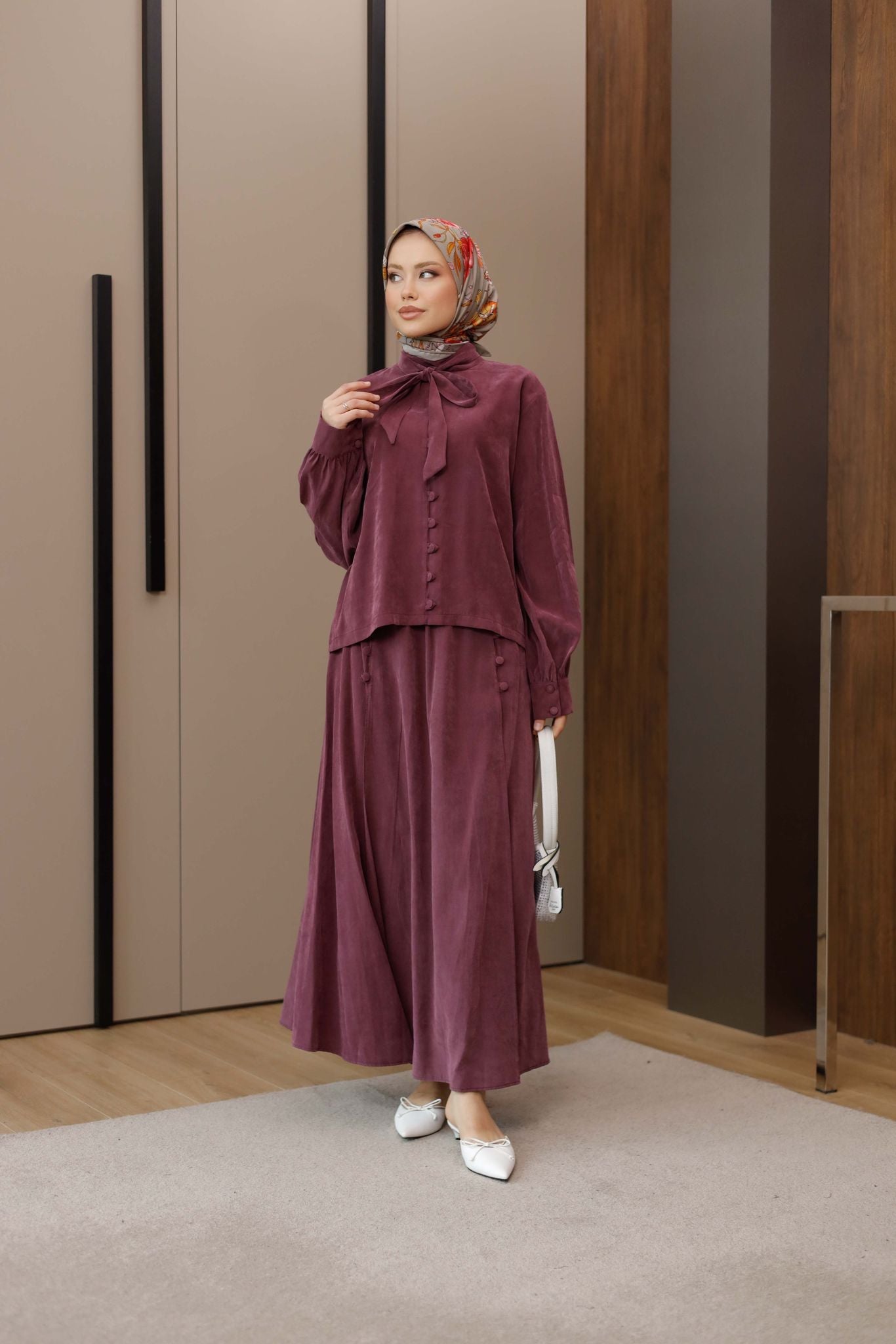 KAPLAMA DÜĞMELİ ETEKLİ TAKIM