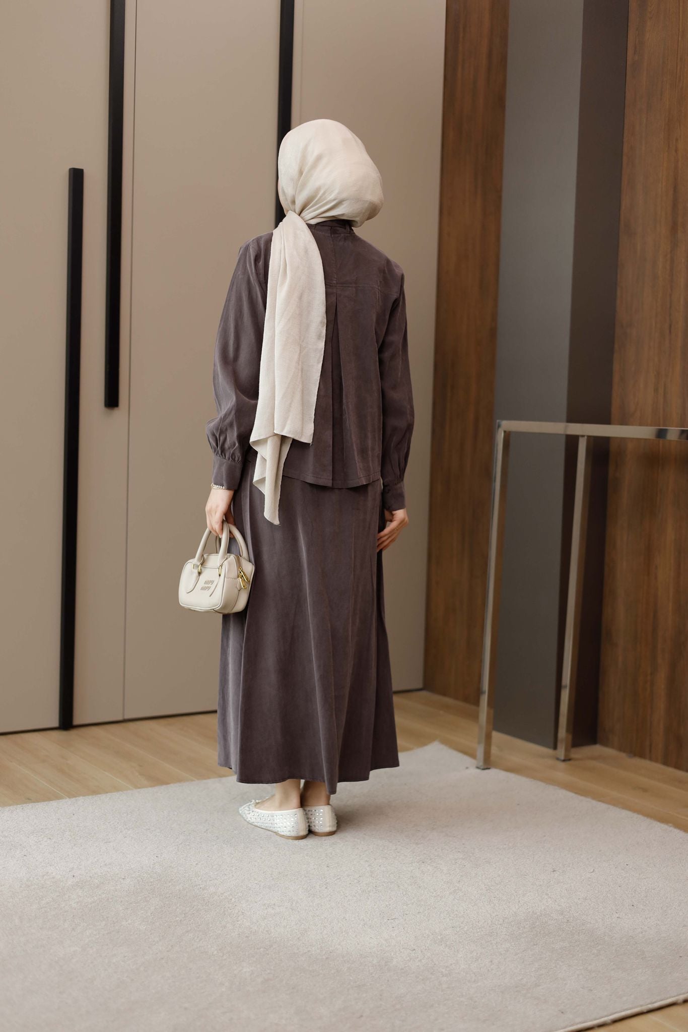 KAPLAMA DÜĞMELİ ETEKLİ TAKIM