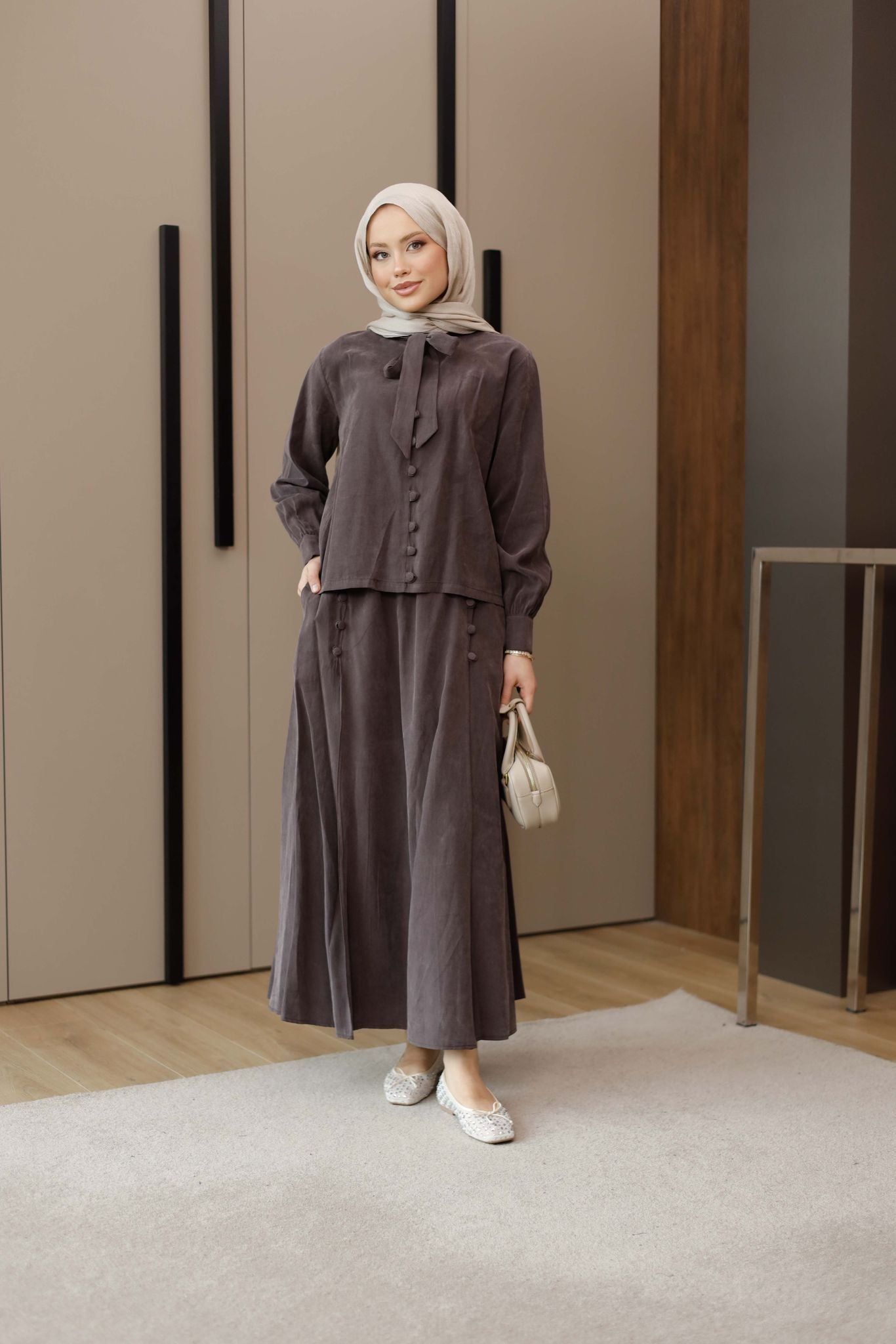 KAPLAMA DÜĞMELİ ETEKLİ TAKIM