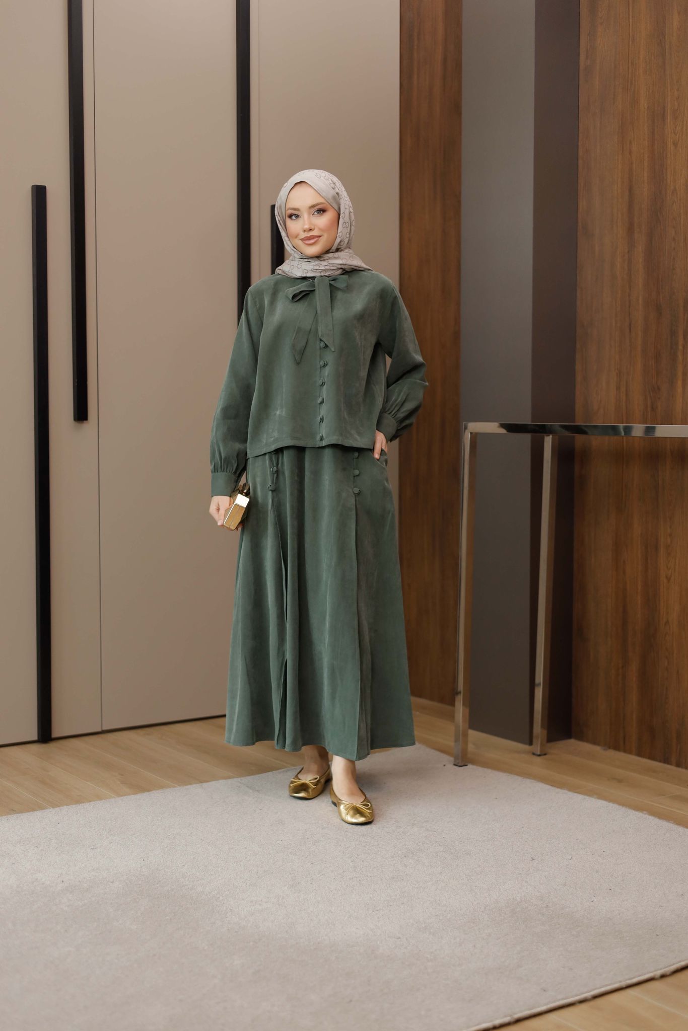 KAPLAMA DÜĞMELİ ETEKLİ TAKIM